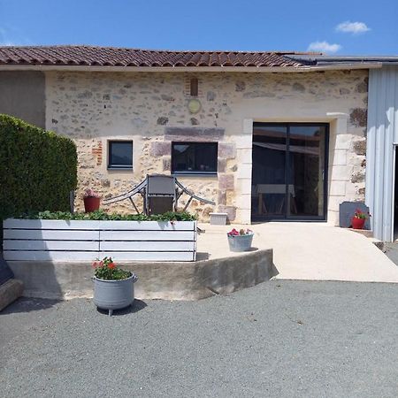 Gite La Petite Maison Montournais Экстерьер фото