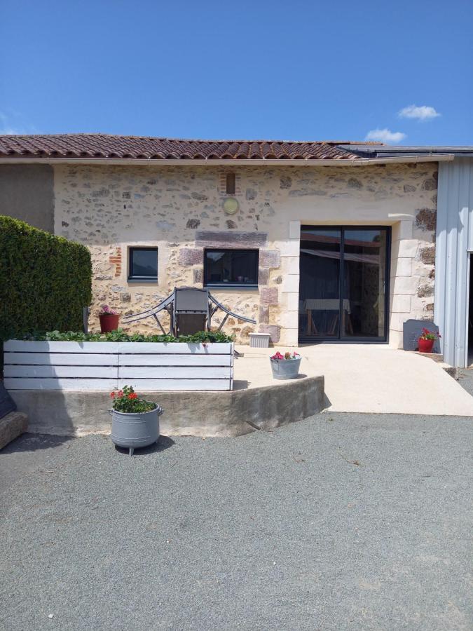 Gite La Petite Maison Montournais Экстерьер фото