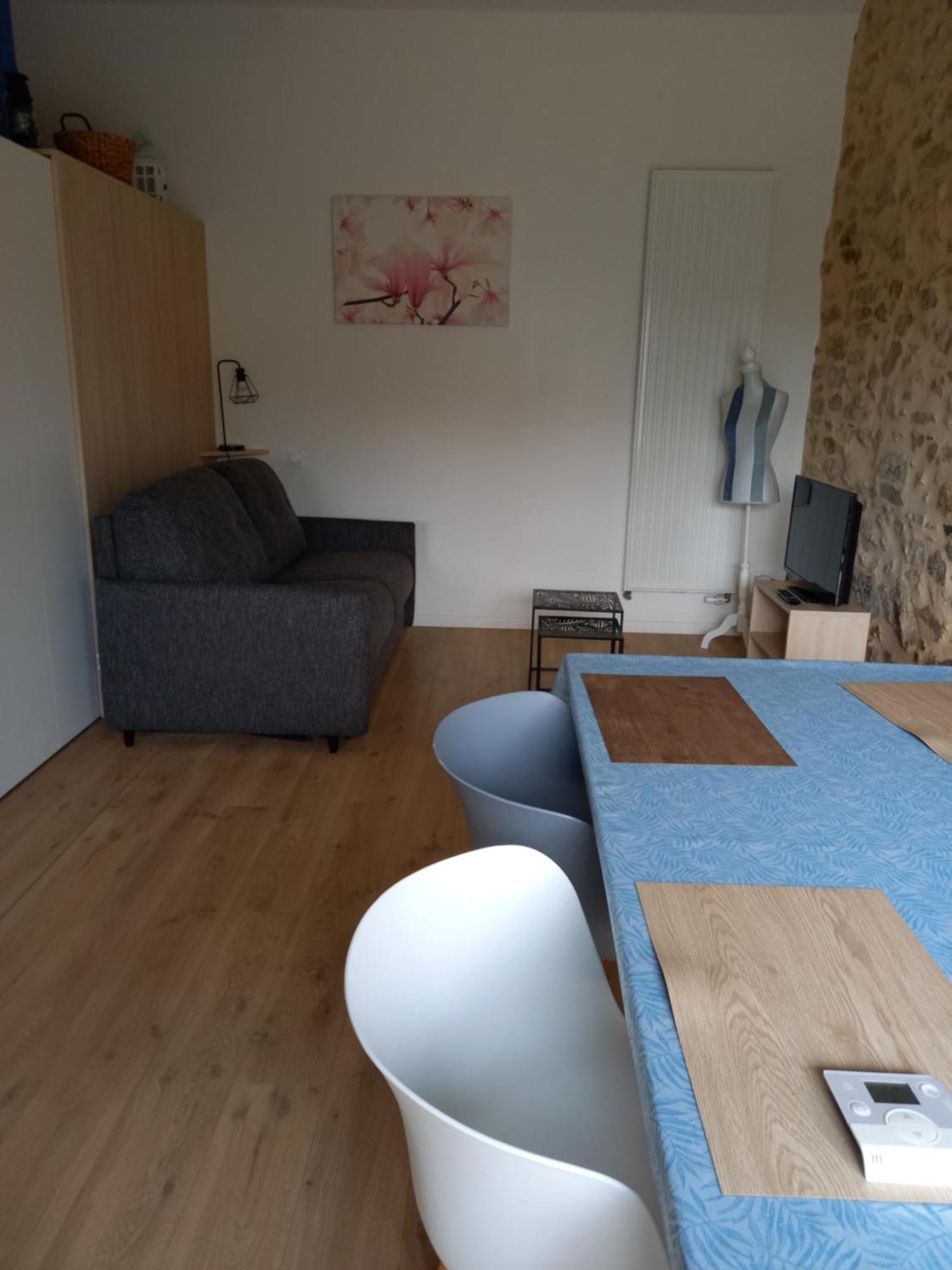Gite La Petite Maison Montournais Экстерьер фото